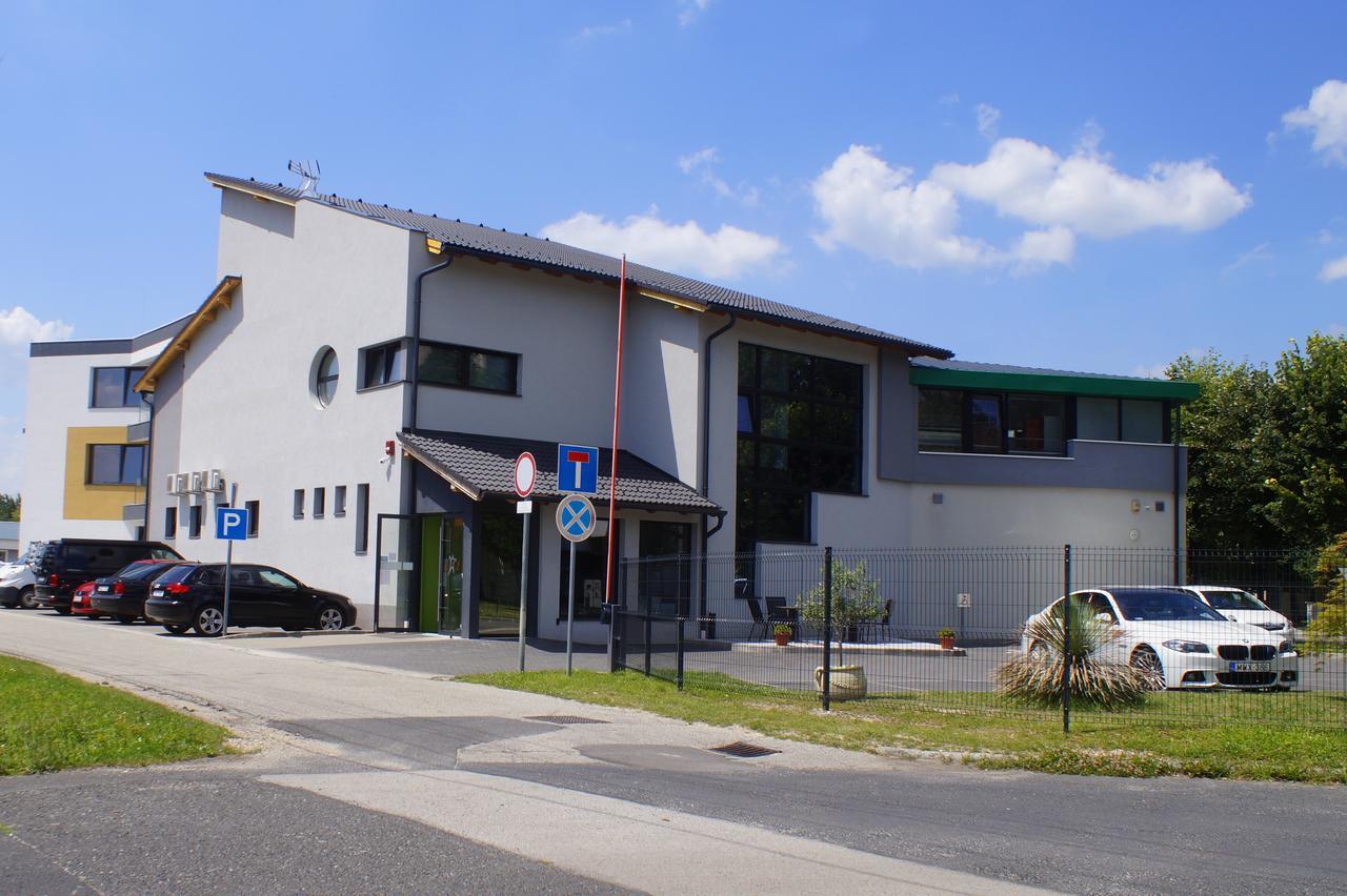 Hotel Fitromax Ajka Zewnętrze zdjęcie